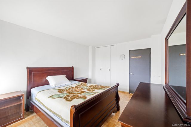 61-35 98TH Street 12M, Rego Park, NY 11374