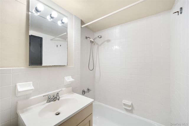61-35 98TH Street 12M, Rego Park, NY 11374