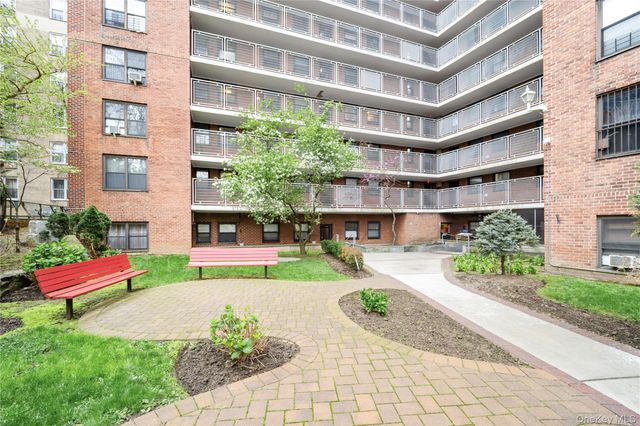 61-35 98TH Street 12M, Rego Park, NY 11374