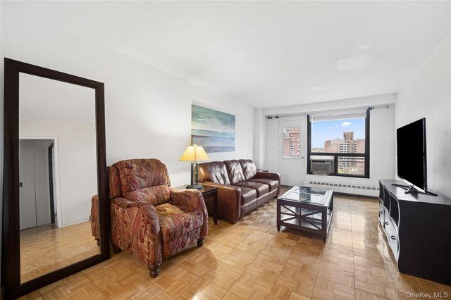 61-35 98TH Street 12M, Rego Park, NY 11374