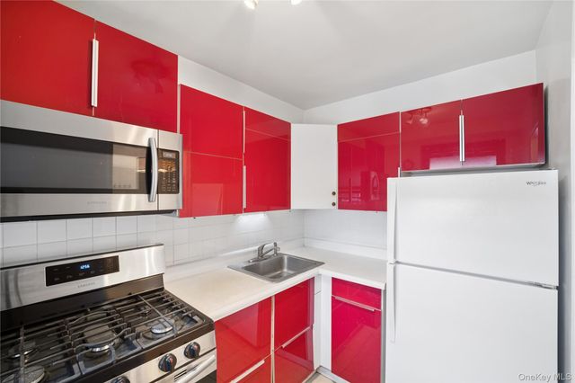 61-35 98TH Street 12M, Rego Park, NY 11374