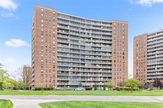 61-35 98TH Street 12M, Rego Park, NY 11374