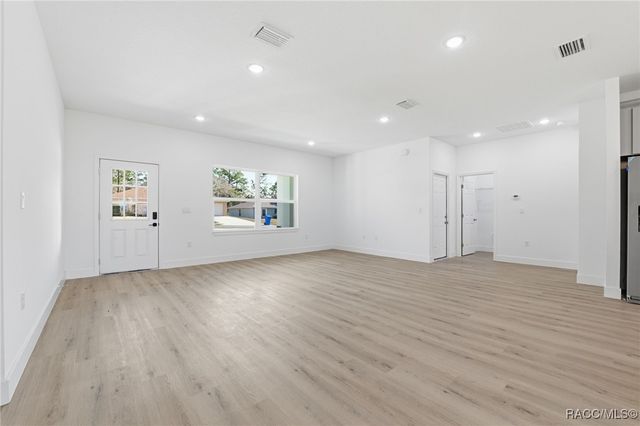 2275 W Linden Drive, Citrus Springs, FL 34434