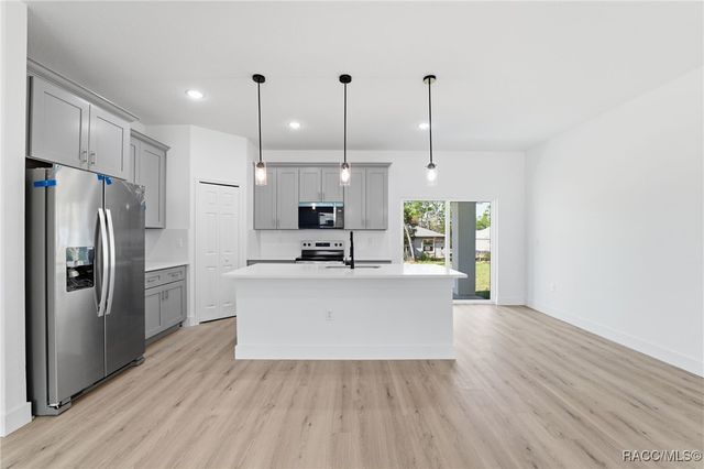 2275 W Linden Drive, Citrus Springs, FL 34434