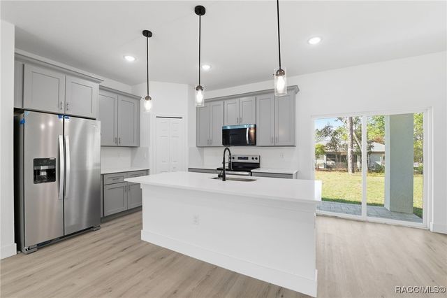 2275 W Linden Drive, Citrus Springs, FL 34434