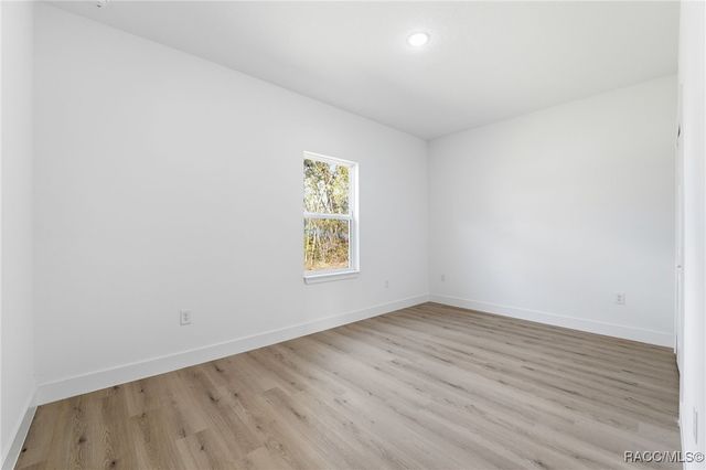 2275 W Linden Drive, Citrus Springs, FL 34434