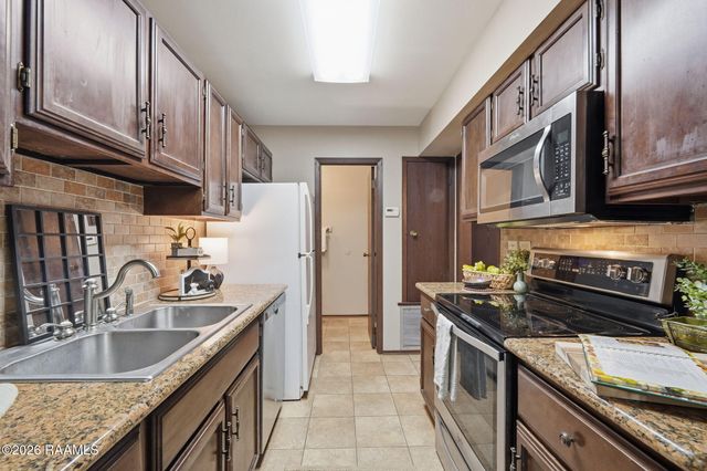 200 Lodge Dr. 801, Lafayette, LA 70506