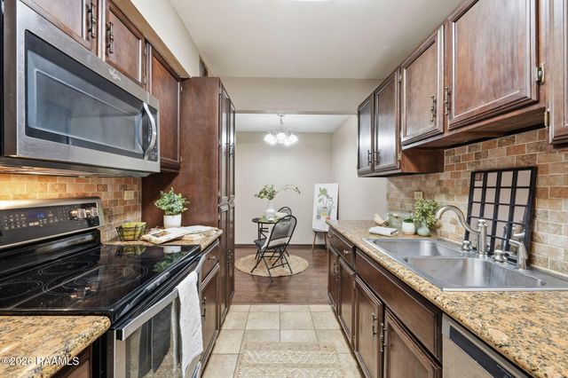 200 Lodge Dr. 801, Lafayette, LA 70506