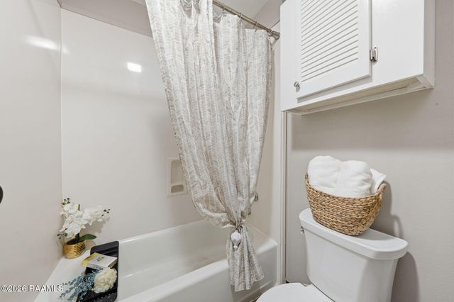 200 Lodge Dr. 801, Lafayette, LA 70506