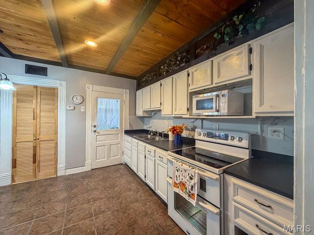 202 E 2nd Street, De Soto, MO 63020