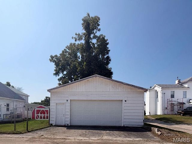 202 E 2nd Street, De Soto, MO 63020