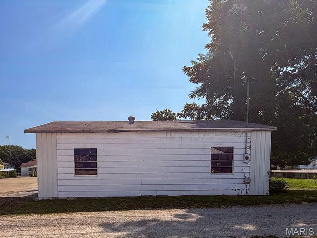 202 E 2nd Street, De Soto, MO 63020