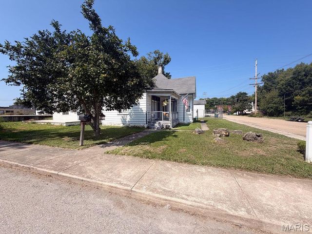 202 E 2nd Street, De Soto, MO 63020