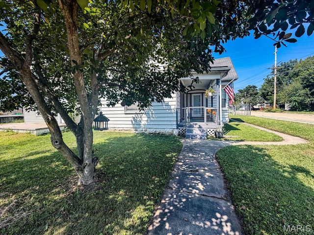 202 E 2nd Street, De Soto, MO 63020