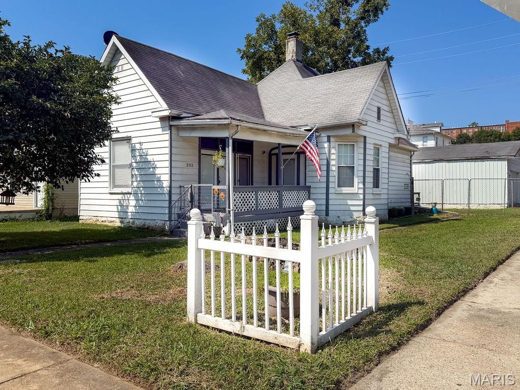 202 E 2nd Street, De Soto, MO 63020
