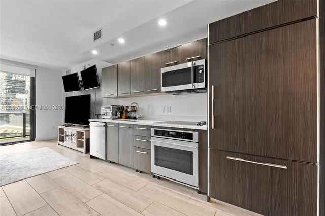 45 SW 9th St 1109, Miami, FL 33130