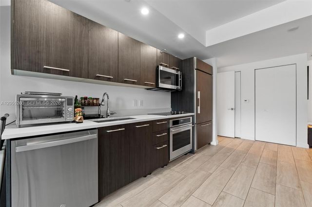 45 SW 9th St 1109, Miami, FL 33130