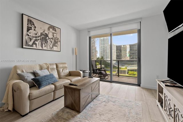 45 SW 9th St 1109, Miami, FL 33130