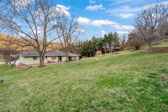 22742 LINDEN Road, Crescent, IA 51526