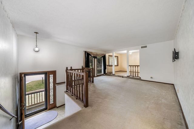 22742 LINDEN Road, Crescent, IA 51526