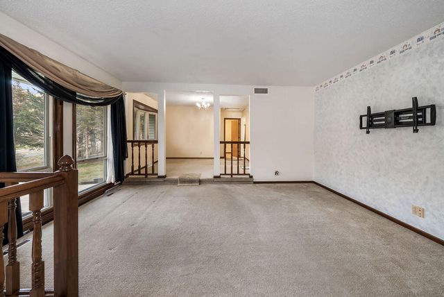 22742 LINDEN Road, Crescent, IA 51526