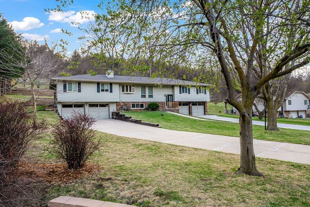 22742 LINDEN Road, Crescent, IA 51526