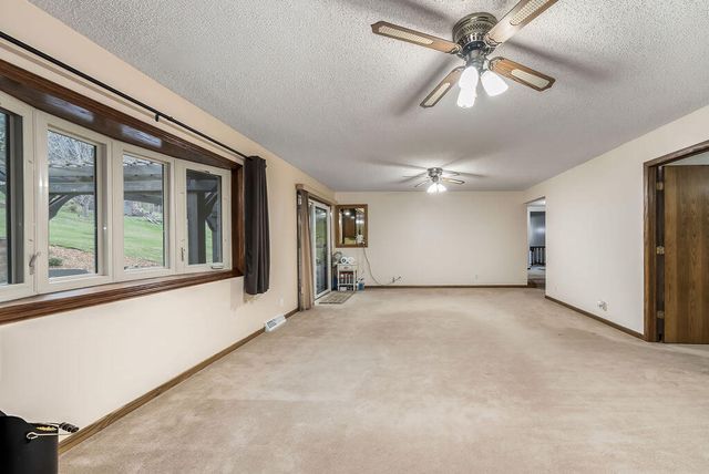 22742 LINDEN Road, Crescent, IA 51526