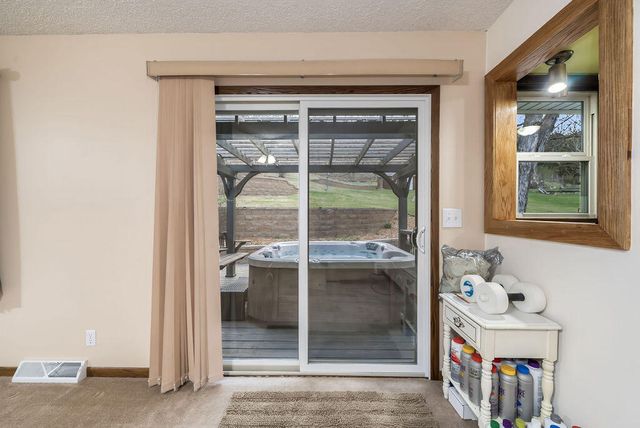 22742 LINDEN Road, Crescent, IA 51526