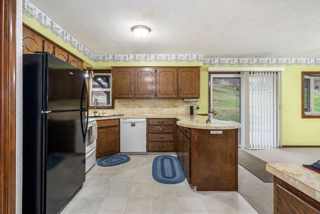 22742 LINDEN Road, Crescent, IA 51526