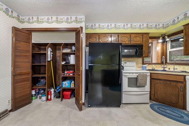 22742 LINDEN Road, Crescent, IA 51526