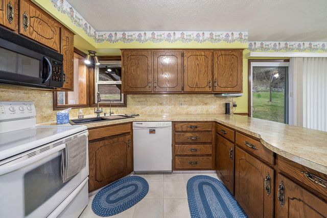 22742 LINDEN Road, Crescent, IA 51526