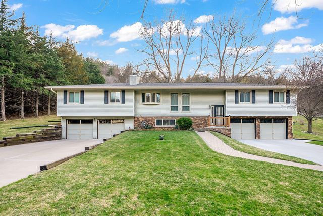 22742 LINDEN Road, Crescent, IA 51526