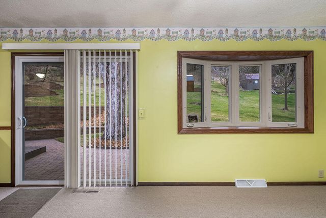 22742 LINDEN Road, Crescent, IA 51526