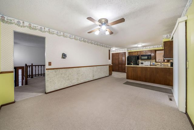 22742 LINDEN Road, Crescent, IA 51526