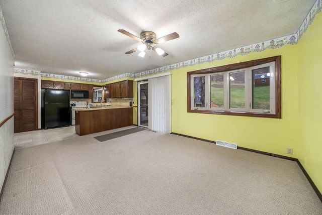 22742 LINDEN Road, Crescent, IA 51526