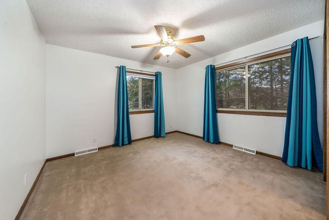 22742 LINDEN Road, Crescent, IA 51526