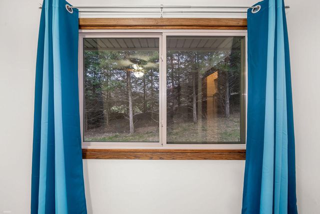 22742 LINDEN Road, Crescent, IA 51526