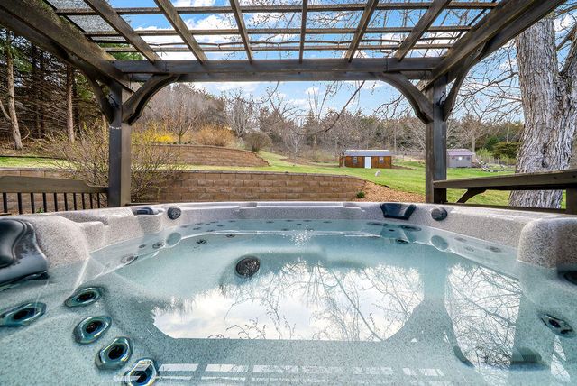 22742 LINDEN Road, Crescent, IA 51526