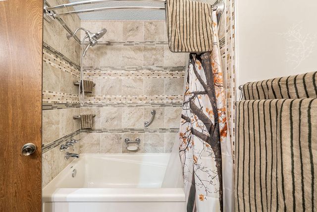 22742 LINDEN Road, Crescent, IA 51526