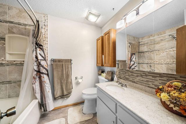 22742 LINDEN Road, Crescent, IA 51526