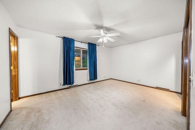 22742 LINDEN Road, Crescent, IA 51526