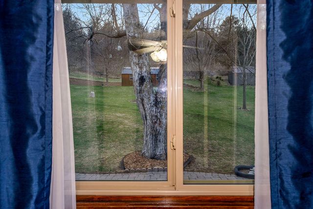 22742 LINDEN Road, Crescent, IA 51526