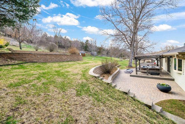 22742 LINDEN Road, Crescent, IA 51526