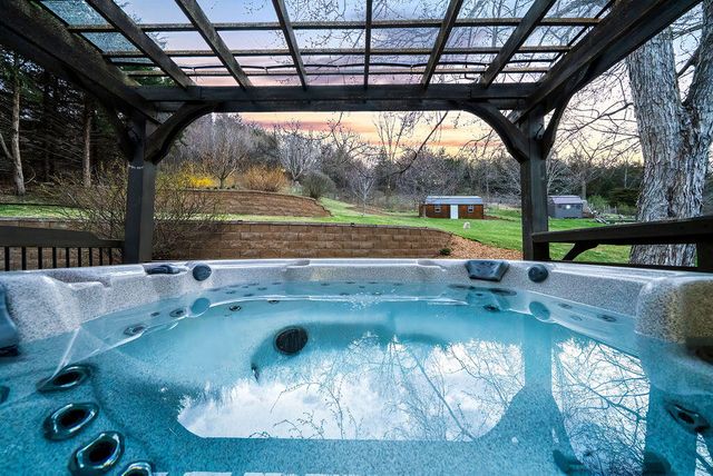 22742 LINDEN Road, Crescent, IA 51526