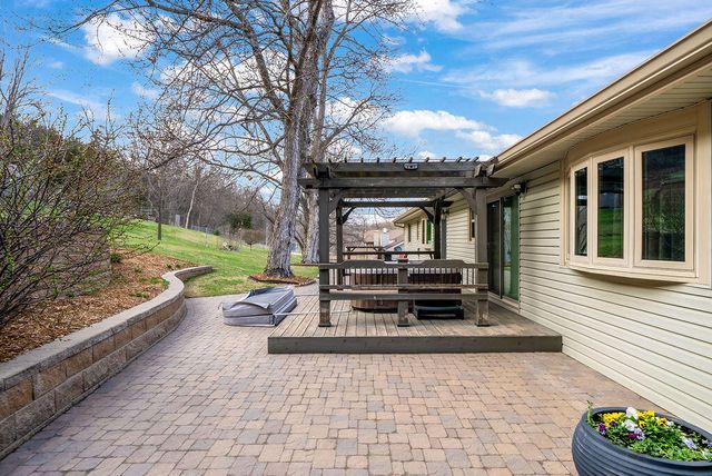 22742 LINDEN Road, Crescent, IA 51526