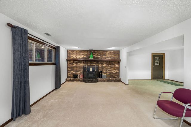 22742 LINDEN Road, Crescent, IA 51526