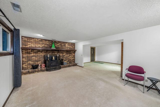 22742 LINDEN Road, Crescent, IA 51526