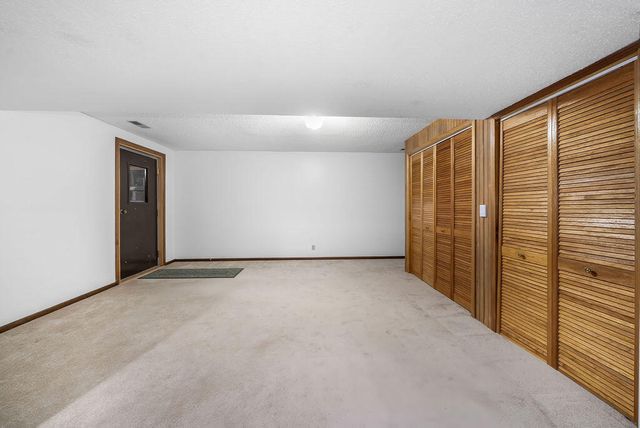 22742 LINDEN Road, Crescent, IA 51526