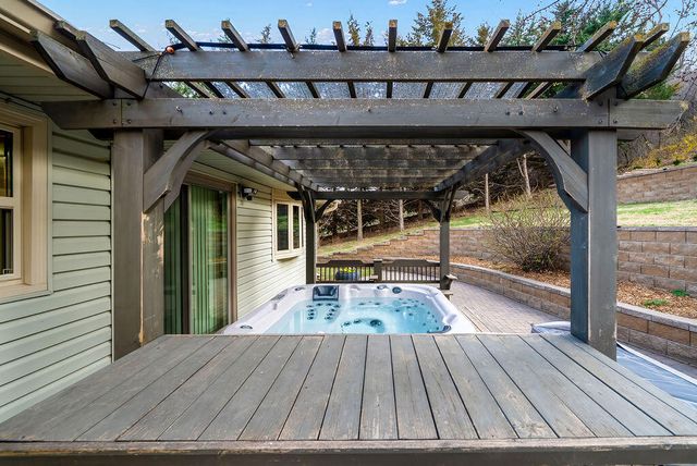 22742 LINDEN Road, Crescent, IA 51526