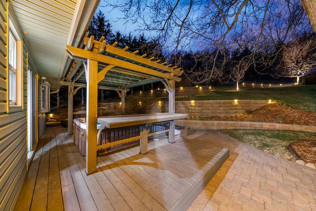 22742 LINDEN Road, Crescent, IA 51526